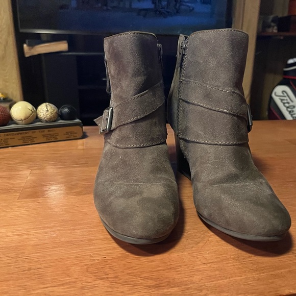 Arizona brand brown wedge boots. - Picture 2 of 5